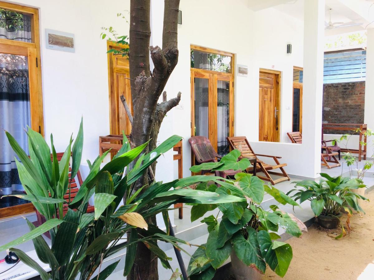 Tropicana Home Stay Аругам Экстерьер фото