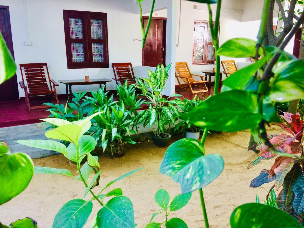 Tropicana Home Stay Аругам Экстерьер фото
