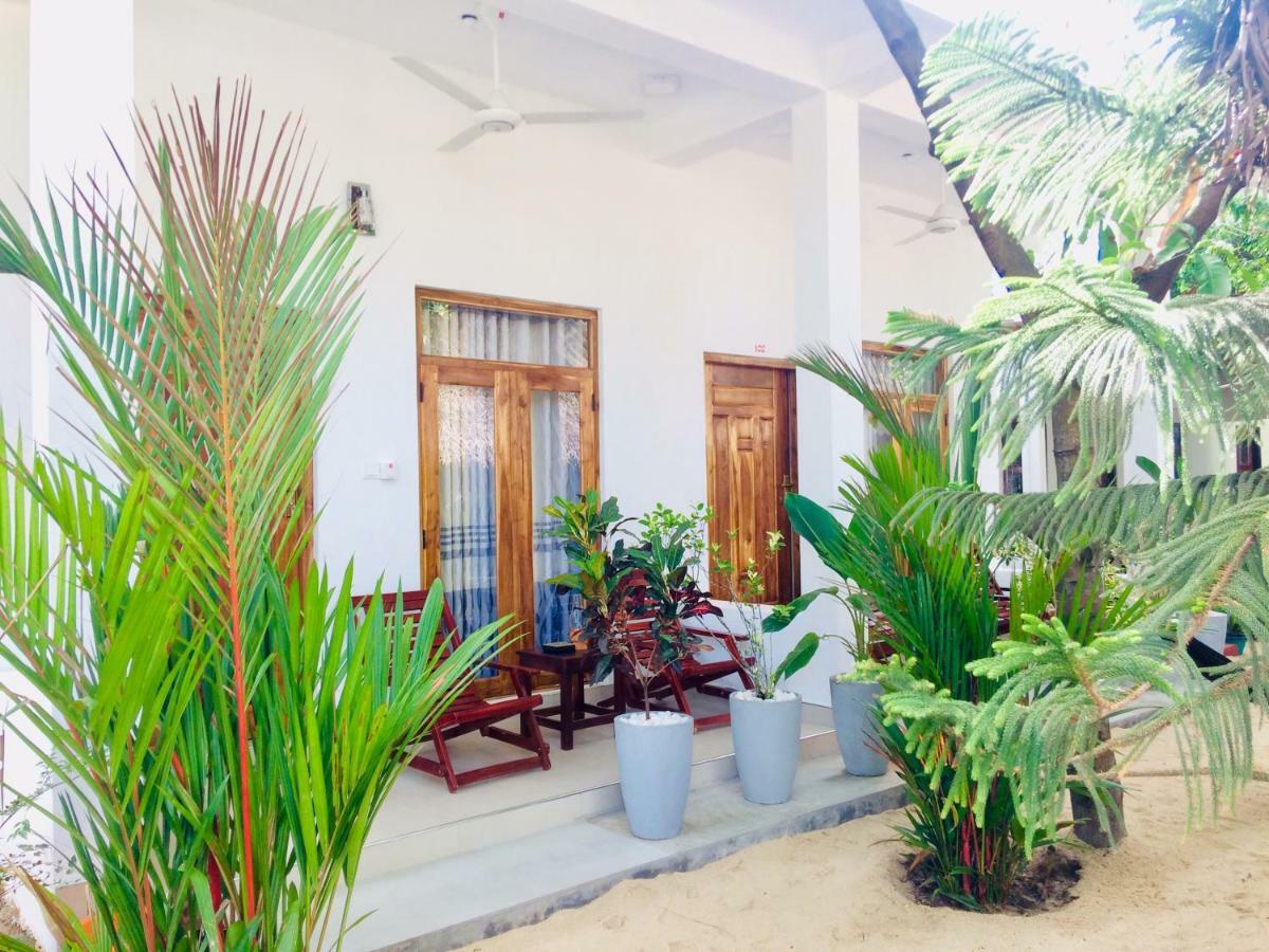 Tropicana Home Stay Аругам Экстерьер фото